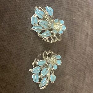 Vintage blue tone flower clip earrings